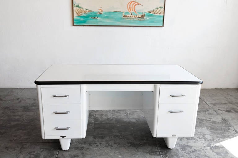 1960s double pedestal tanker desk by AllSteel refinished in clean and bright white. Features four utility drawers and a filing drawer with brushed aluminum hardware. Bumper top and classic pontoon legs.

Dimensions: 30