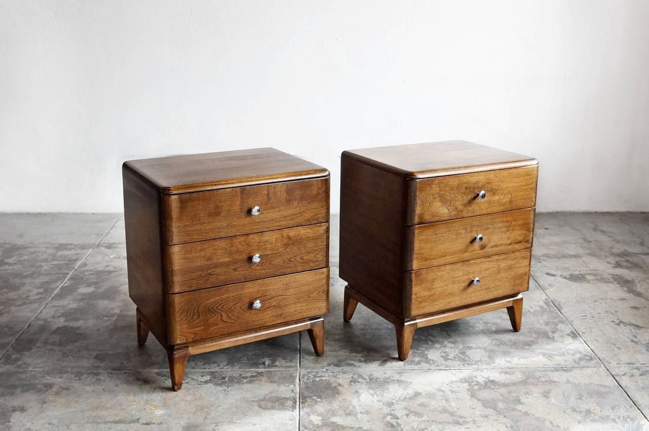Pair of Heywood-Wakefield End Tables In Excellent Condition In Alhambra, CA