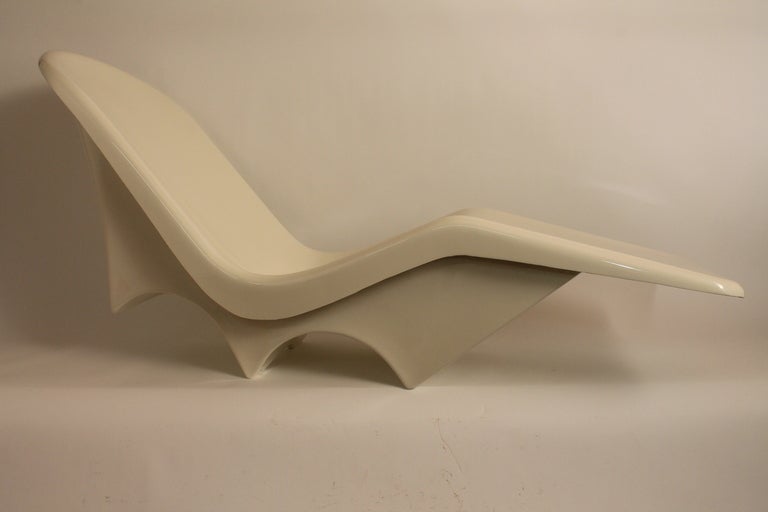 Sculpted Italian 1960's Fiberglass Chaise Lounge at 1stdibs