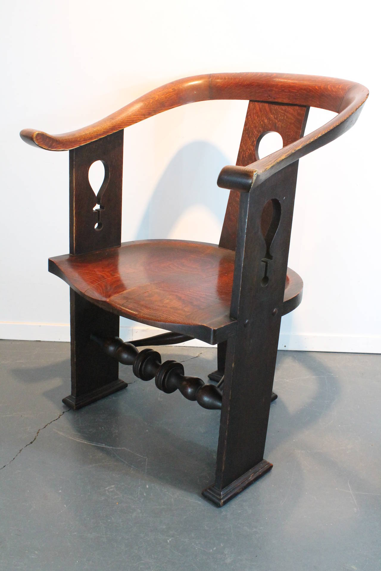 Unusual Arts and Crafts Sculptural Tripod Armchair In Good Condition For Sale In 3 Oaks, MI