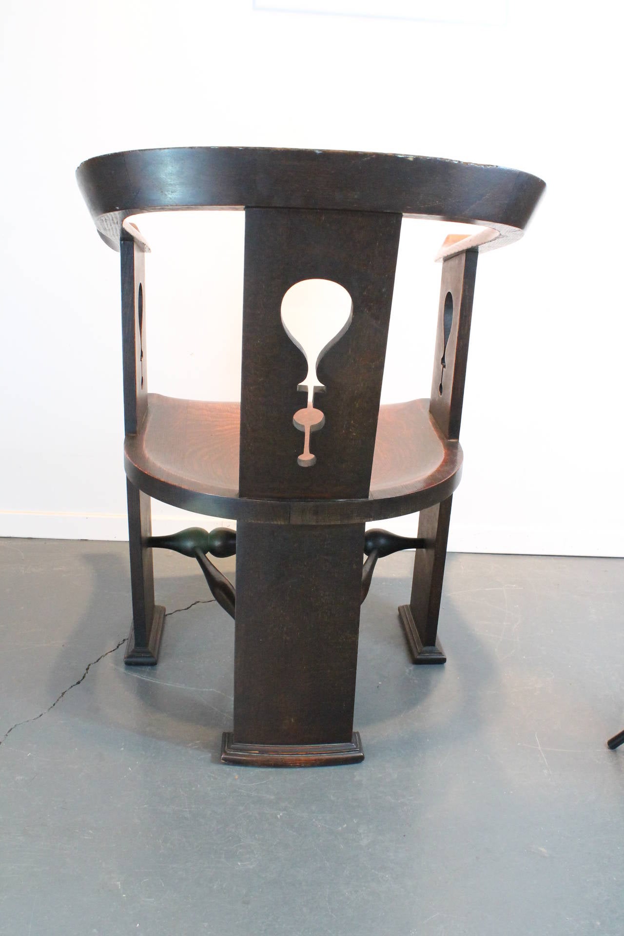 Unusual Arts and Crafts Sculptural Tripod Armchair For Sale 2