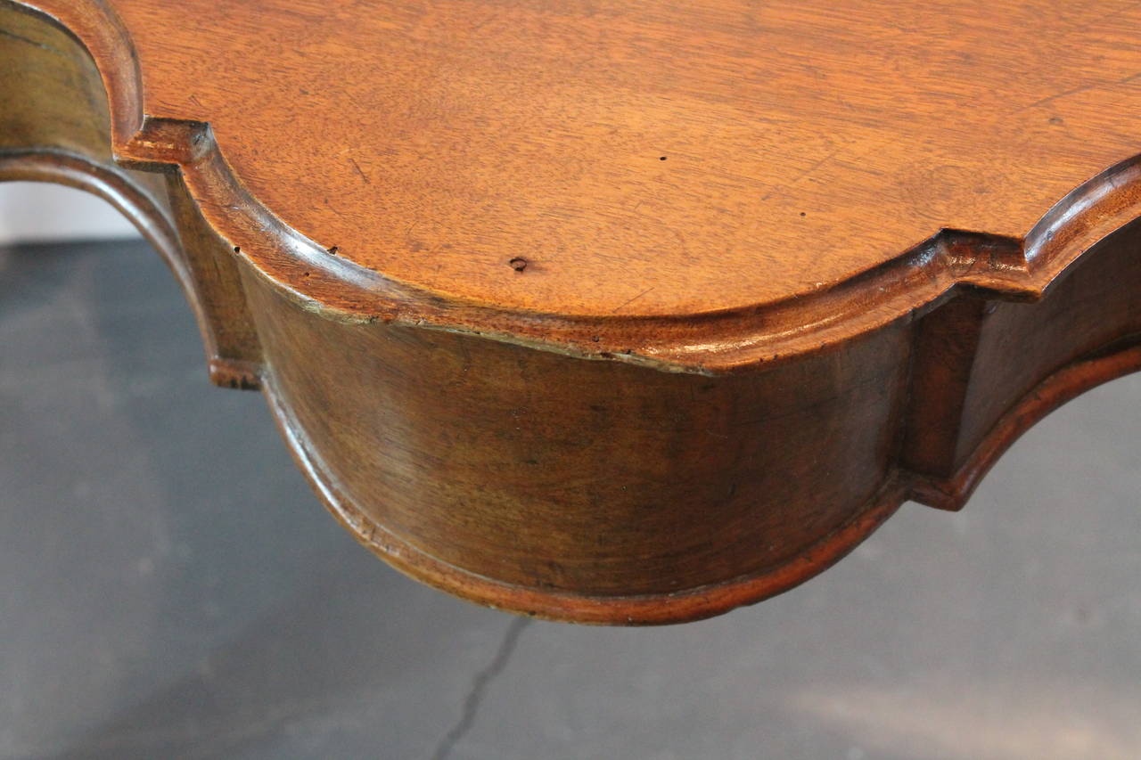 18th Century Scalloped Apron Console Table In Good Condition For Sale In 3 Oaks, MI