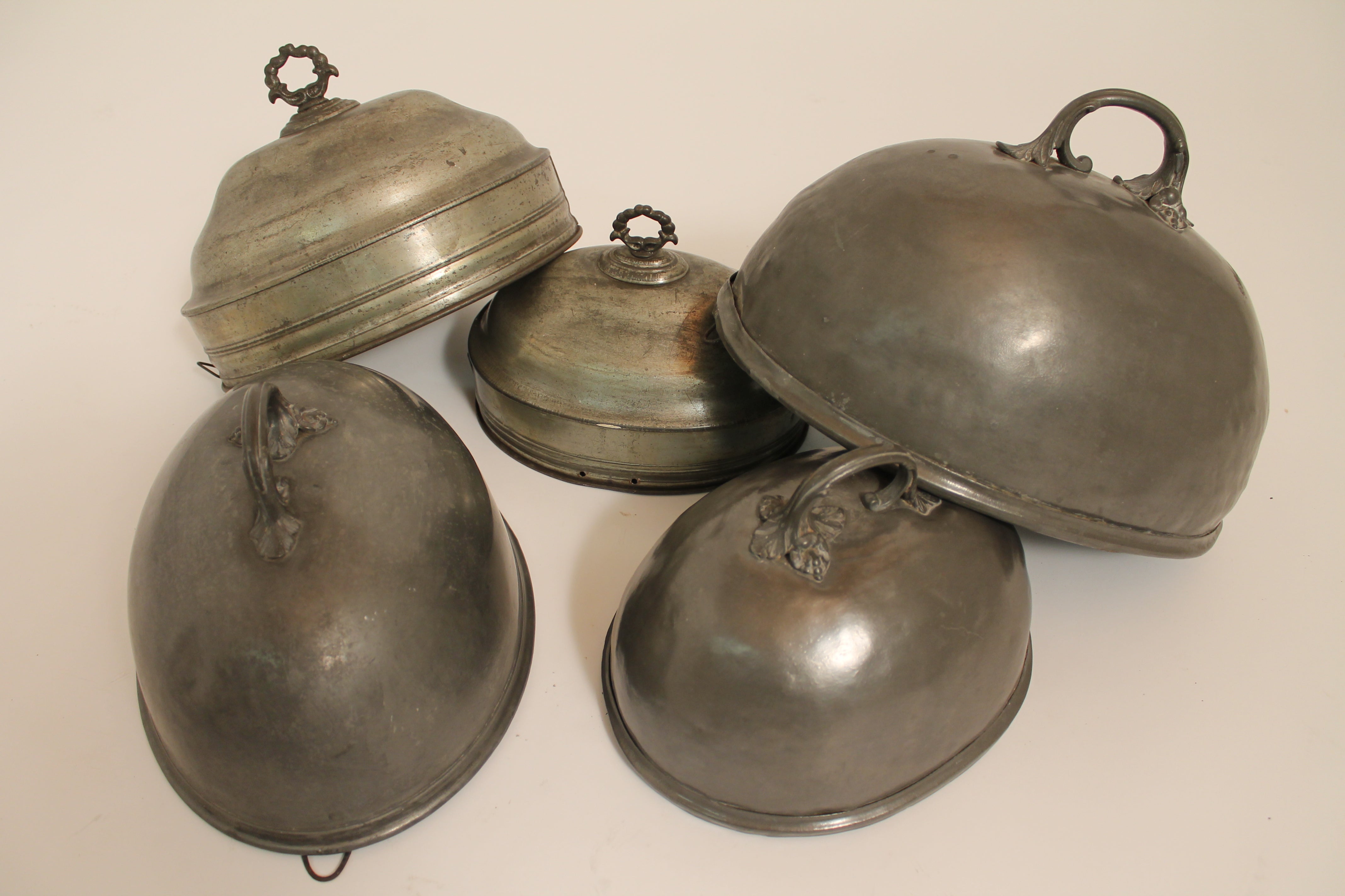 Collection of 5 Shaw and Fisher Oval Meat Dishes 