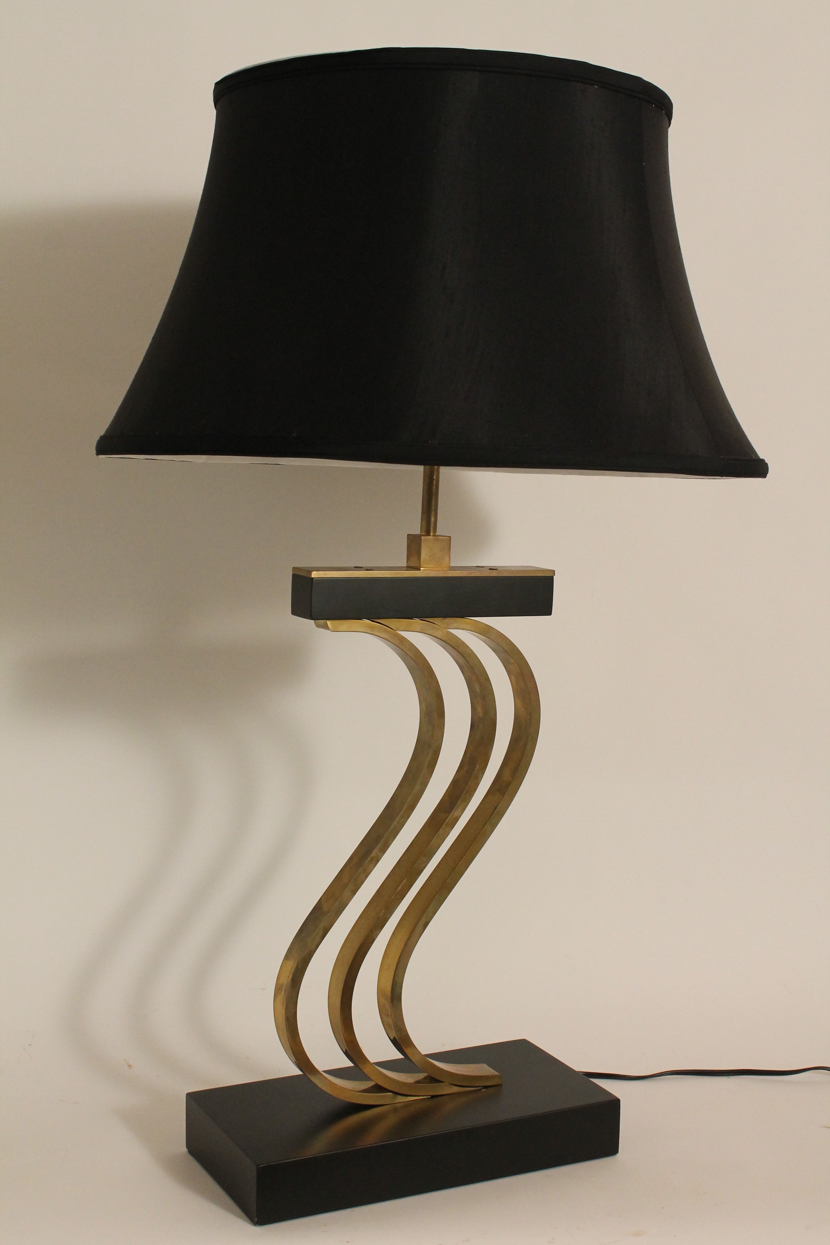 Mid Century Modern Majestic Brass and Ebonized Wood Table Lamp For Sale