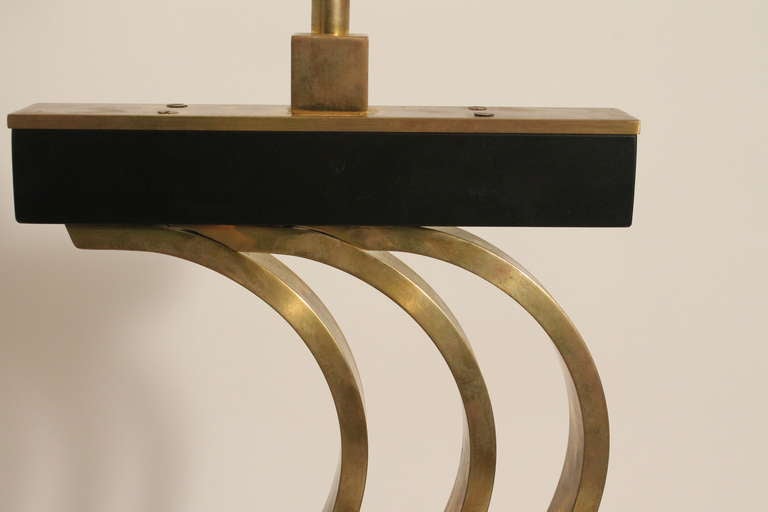 Mid Century Modern Majestic Brass and Ebonized Wood Table Lamp For Sale 3