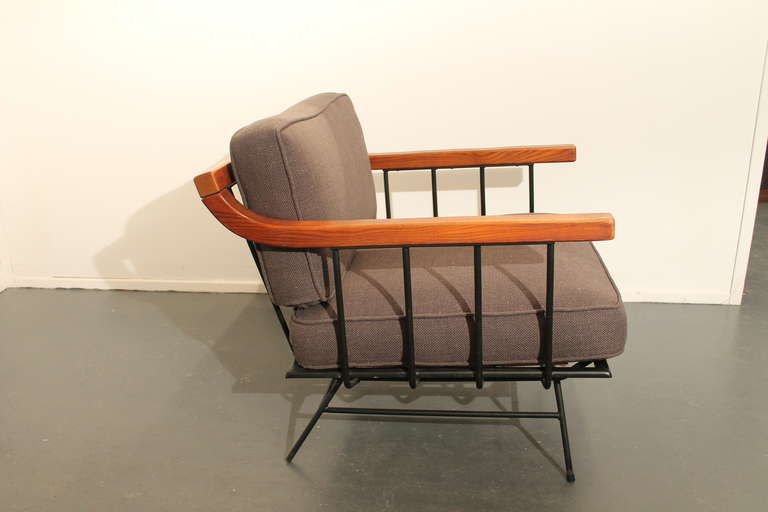 Mid - Century Modern Lounge Chair In Excellent Condition In 3 Oaks, MI