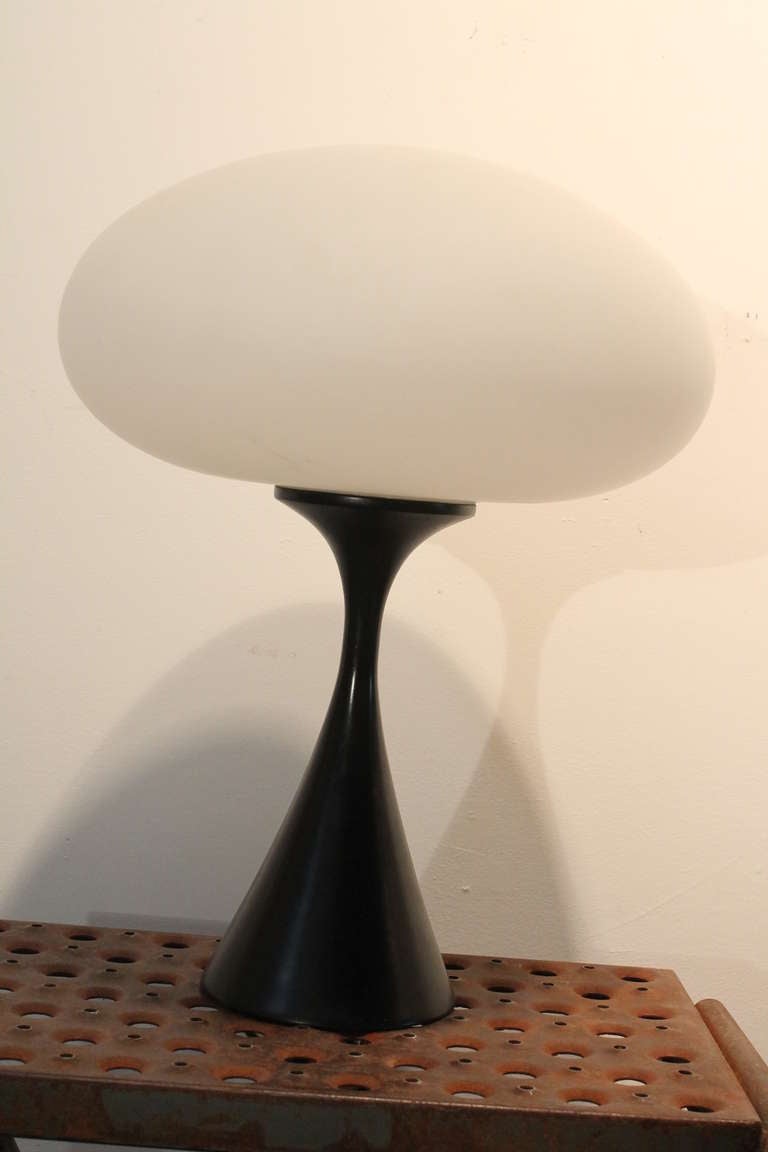 Classic 1960's design.
Laurel Lamp Co. mushroom table lamp with black conical base.
