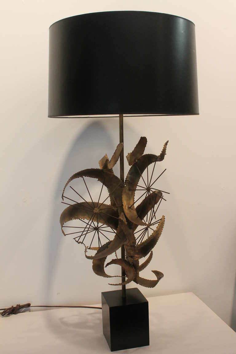 Fantastic form and condition on this sculptural Brutalist welded lamp by Curtis Jere.