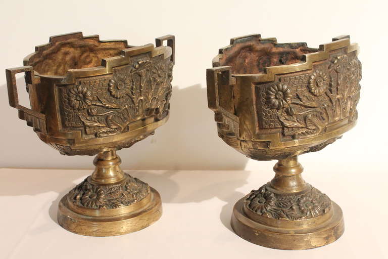 Pair of Bronze Art Deco Urns In Excellent Condition For Sale In 3 Oaks, MI