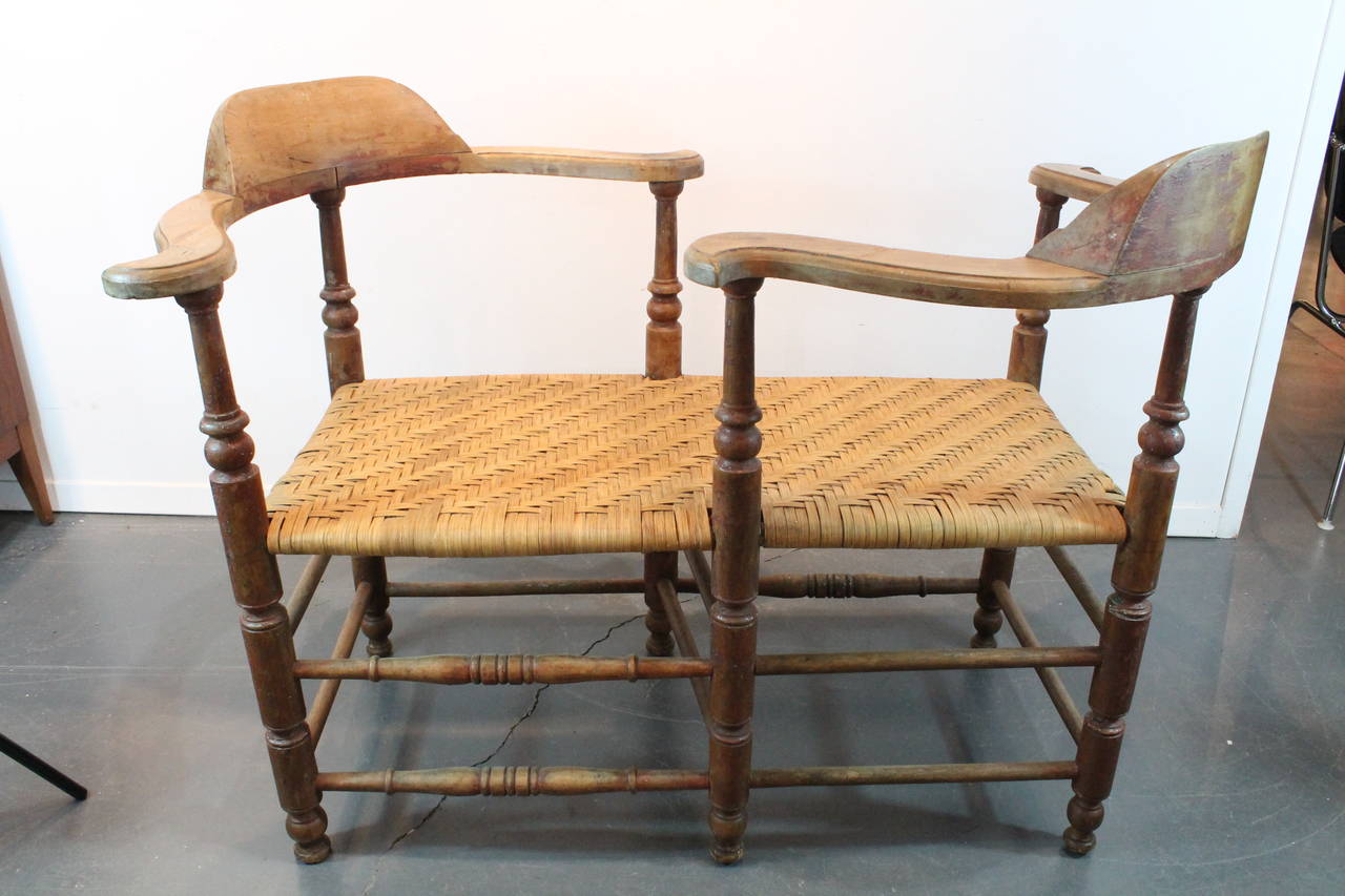 Fantastic powerful lines on this Primitive turned leg and woven flat reed splint seat Tête à Tête.
The arms display very graceful lines that come to a point and the backs are thick and elegant.
Traces of original paint.