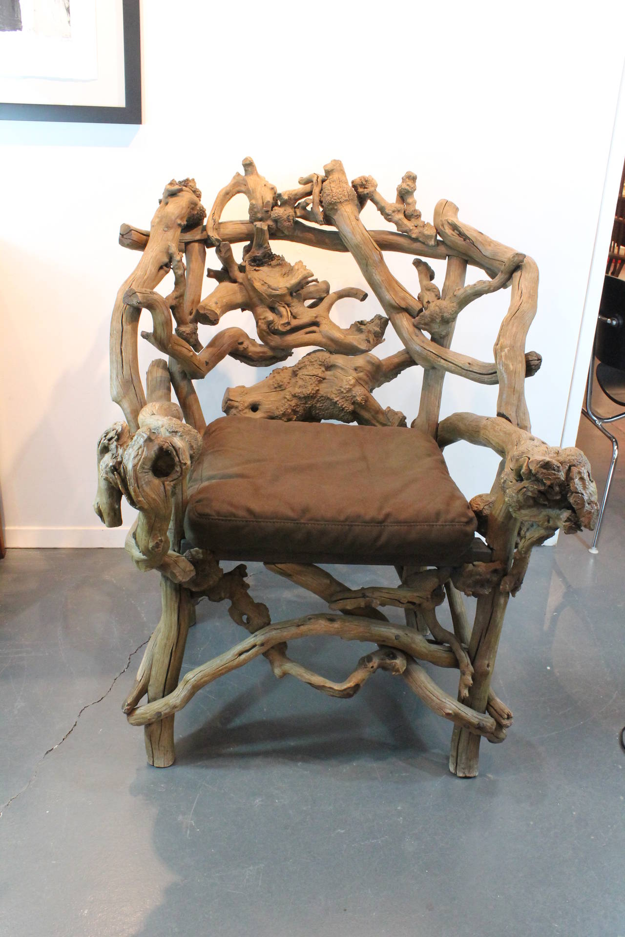 Exceptional Rhododendron Root Armchair For Sale 3