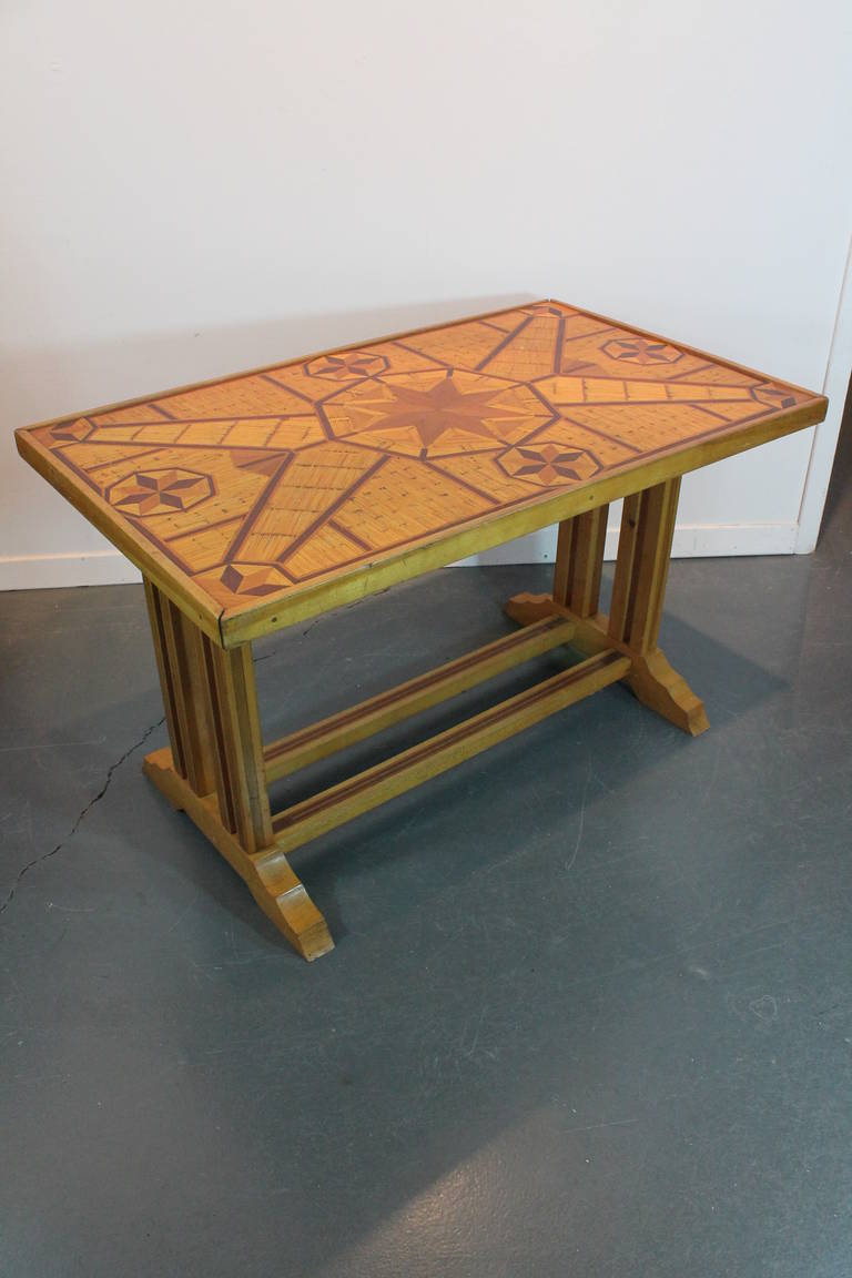 American Folk Art Star Design Matchstick Table In Good Condition For Sale In 3 Oaks, MI