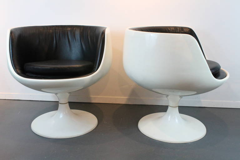 Pair of Eero Aarnio Cognac Swivel Chairs In Good Condition In 3 Oaks, MI