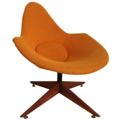 Sculptural Space Age Mid Century Modern Lounge Chair