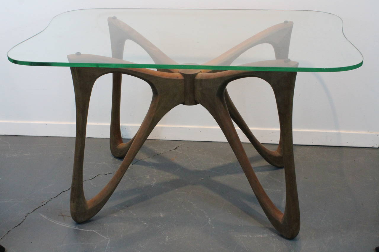 Wonderful Kagan inspired modernist sculptural side table.
Great graphic Mid-Century form.