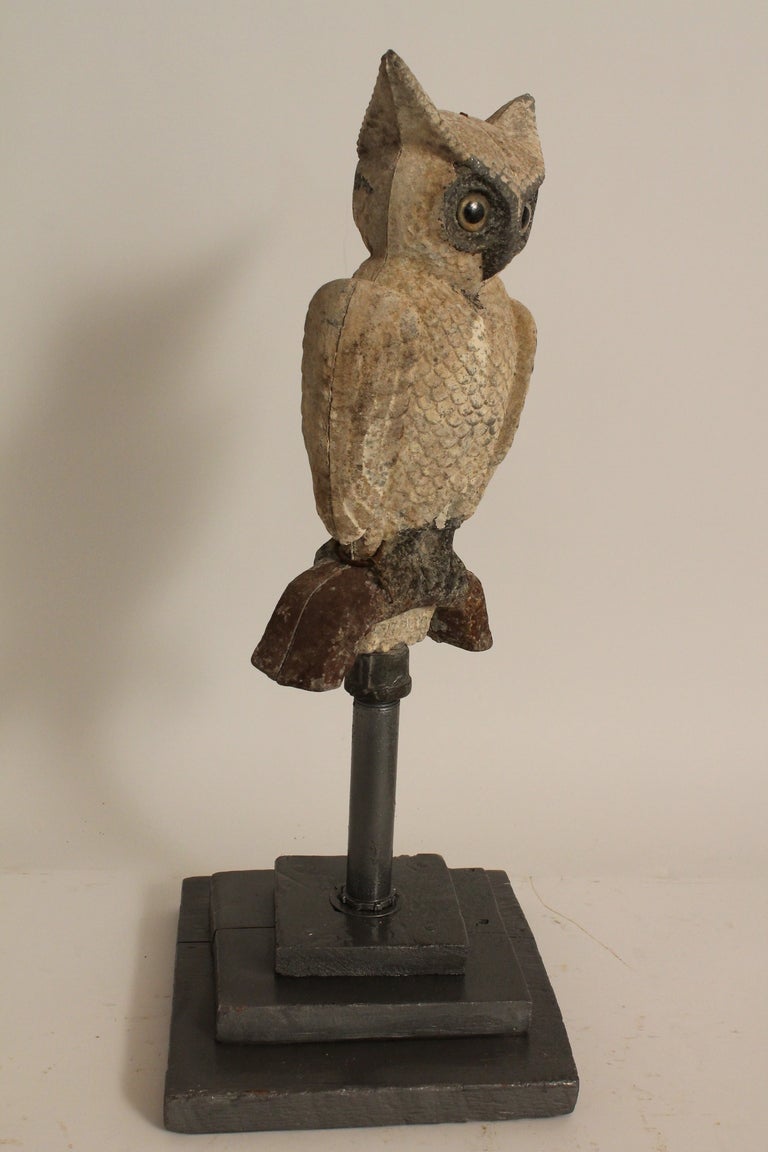 Great graphic Owl Decoy manufactured by Swisher & Soules in Decatur, IL in the 1930's.
2-sided heavy cast aluminum with original paint and great surface , featuring glass eyes.
Originally made to be placed on farm fenceposts to frighten off
