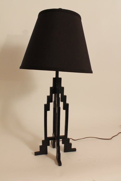 This fantastic Art Deco table lamp has a very graphic skyscraper design.