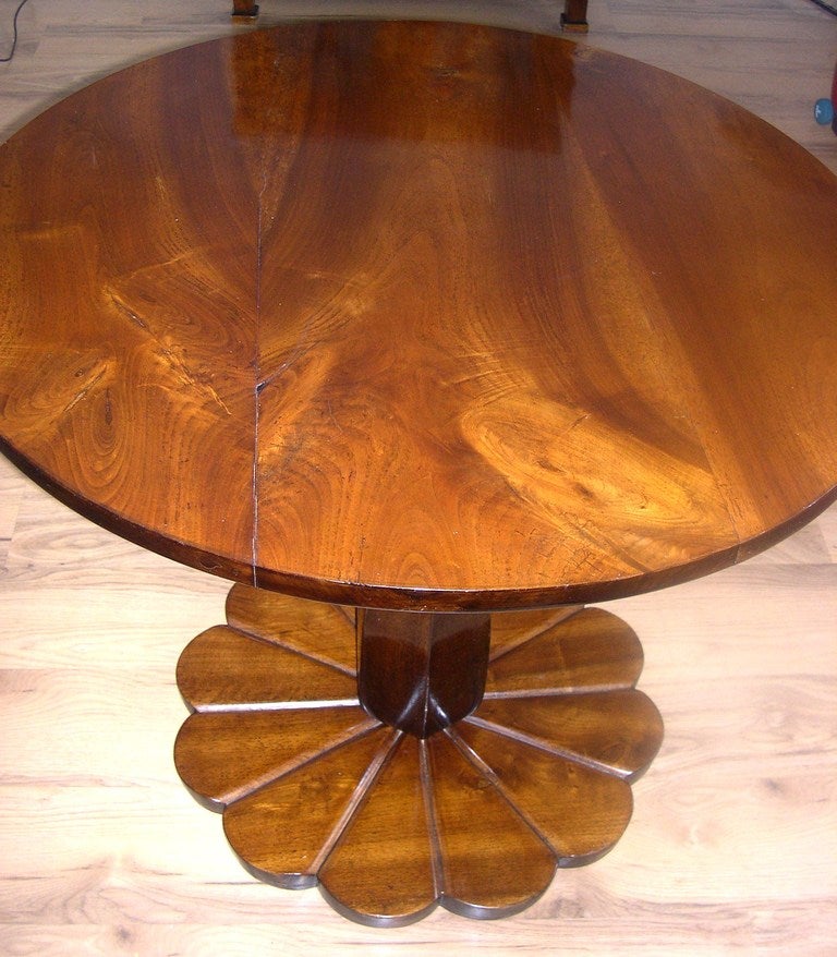 Superb Austrian Early  1812 Biedermeier Walnut Center Table In Excellent Condition For Sale In Boca Raton, FL