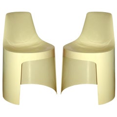 Paire de chaises en plastique de style mi-siècle moderne conçues pour Kartell