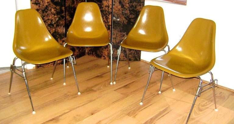 Eames 4 pcs Mid Century Modern Chairs