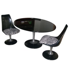 Tulip Glass Table and 2 chairs in the Style of Saarinen