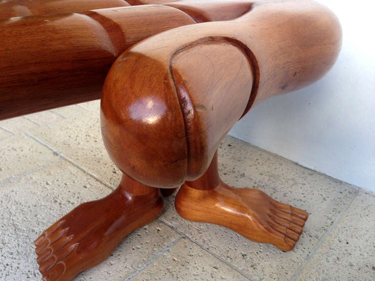 Acajou Table à main sculpturale surréaliste Pedro Friedeberg en vente