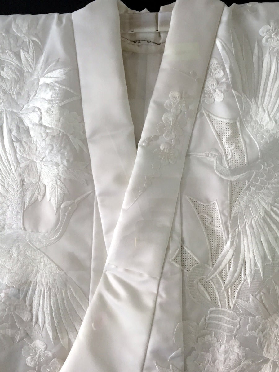 Japonisme Framed Vintage Japanese Kimono in White Silk and Embroidery