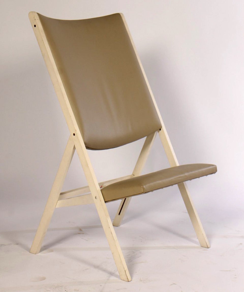 Designed in his later years in 1970, Gio Ponti's Gabriella folding chair model no D.270.2 is a modern interpretation of historical folding chairs that were praised for their mobility and functionality, which was revived and glamorized in the