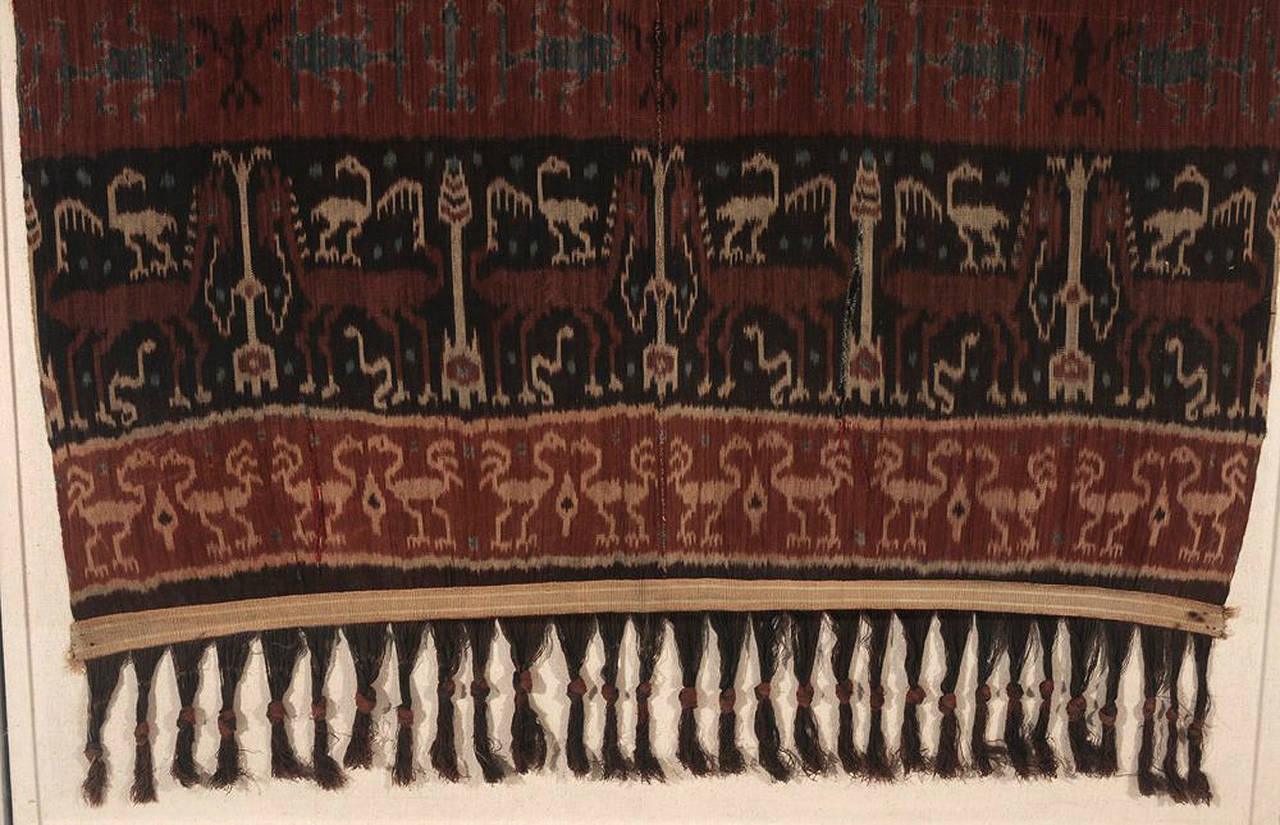 Grand cadre ancien Ikat cérémonial d'Indonésie Hinggi encadré de Sumba Bon état - En vente à Atlanta, GA