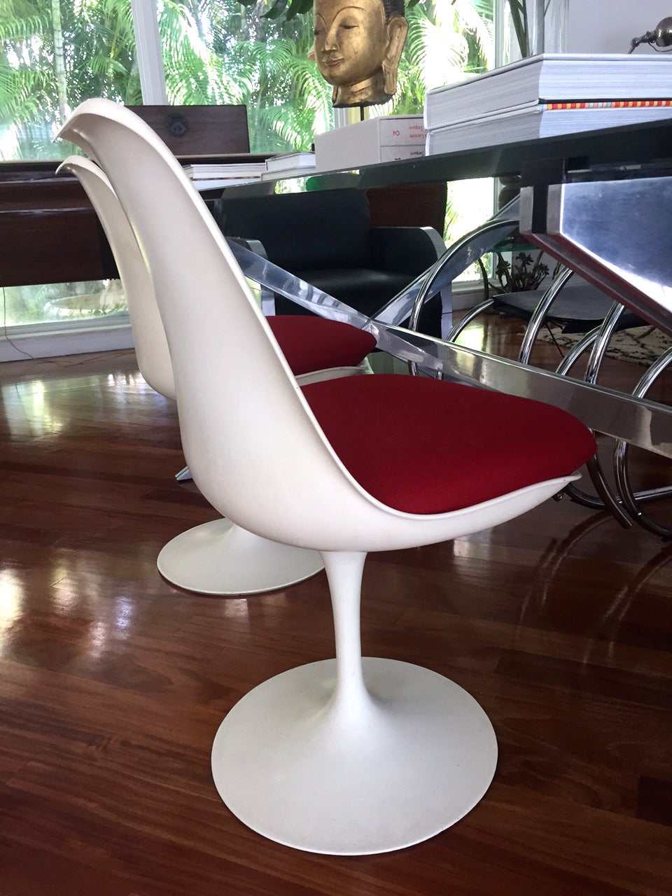 Mid-Century Modern Pair of Vintage Tulip Chair by Eero Saarinen