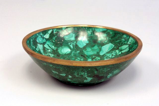 Set of five natural malachite and bronze bowls In Good Condition In Atlanta, GA
