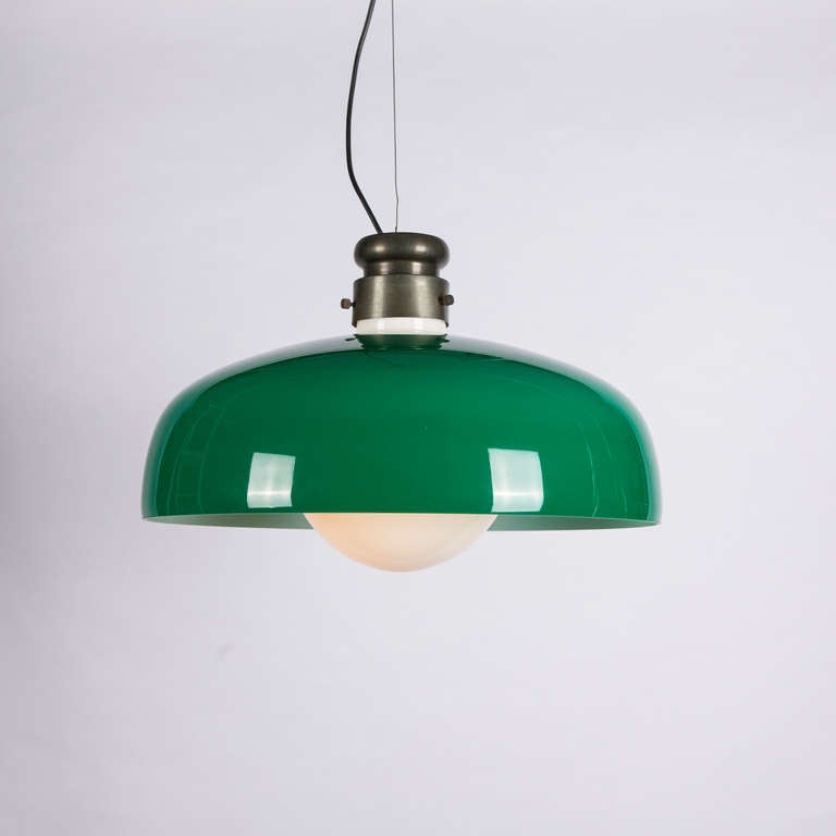 Fantastic Murano glass pendant lamp by Alessandro Pianon for Vistosi.
Green and milky shades with brass details.

Literature: advertising page on Domus Magazine n. 386 01/1962.