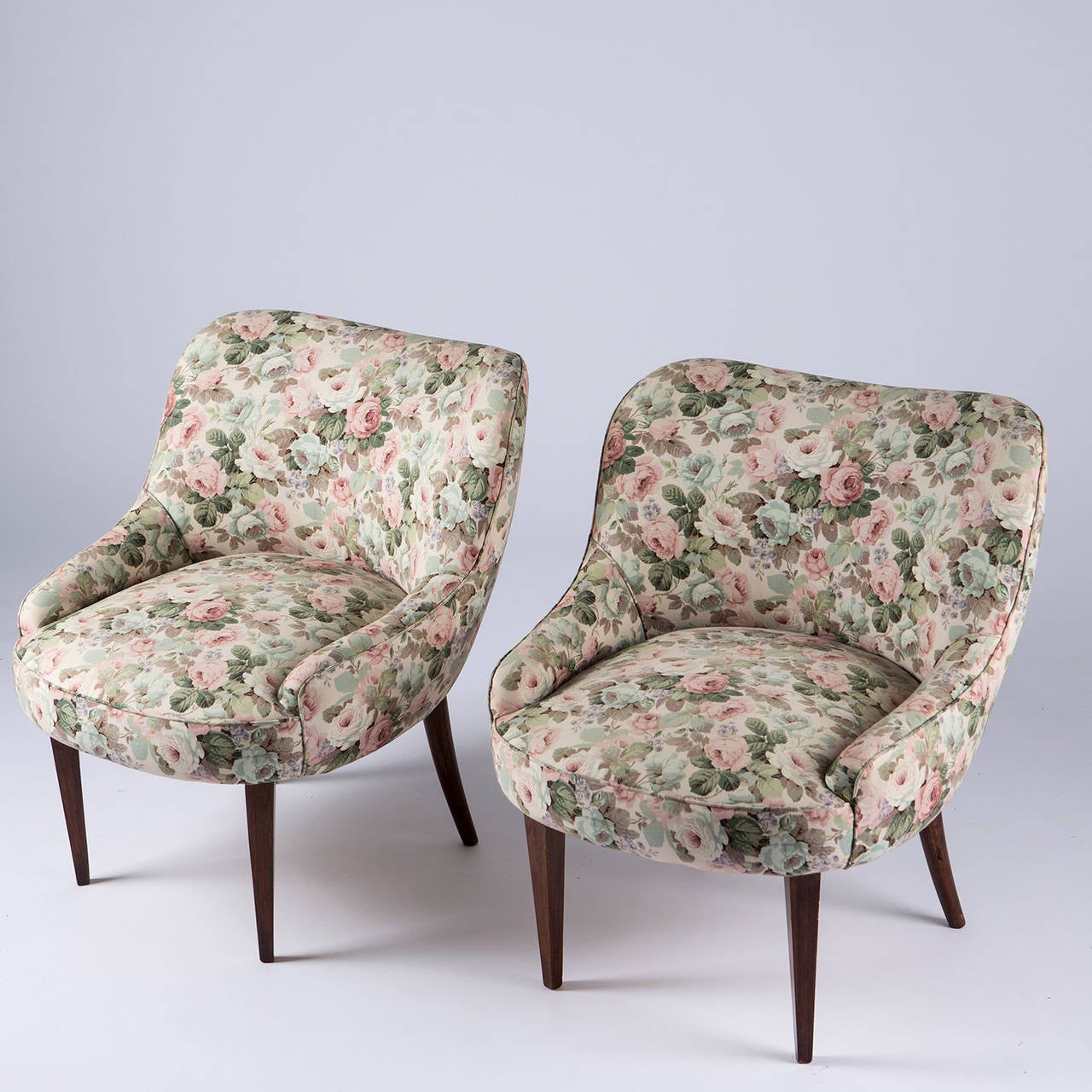 Italian Set of Two Wood Club Chairs In The Style of Guglielmo Ulrich, Italy, 1950s For Sale