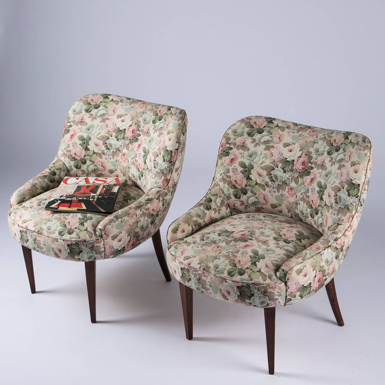 Mid-20th Century Set of Two Wood Club Chairs In The Style of Guglielmo Ulrich, Italy, 1950s For Sale