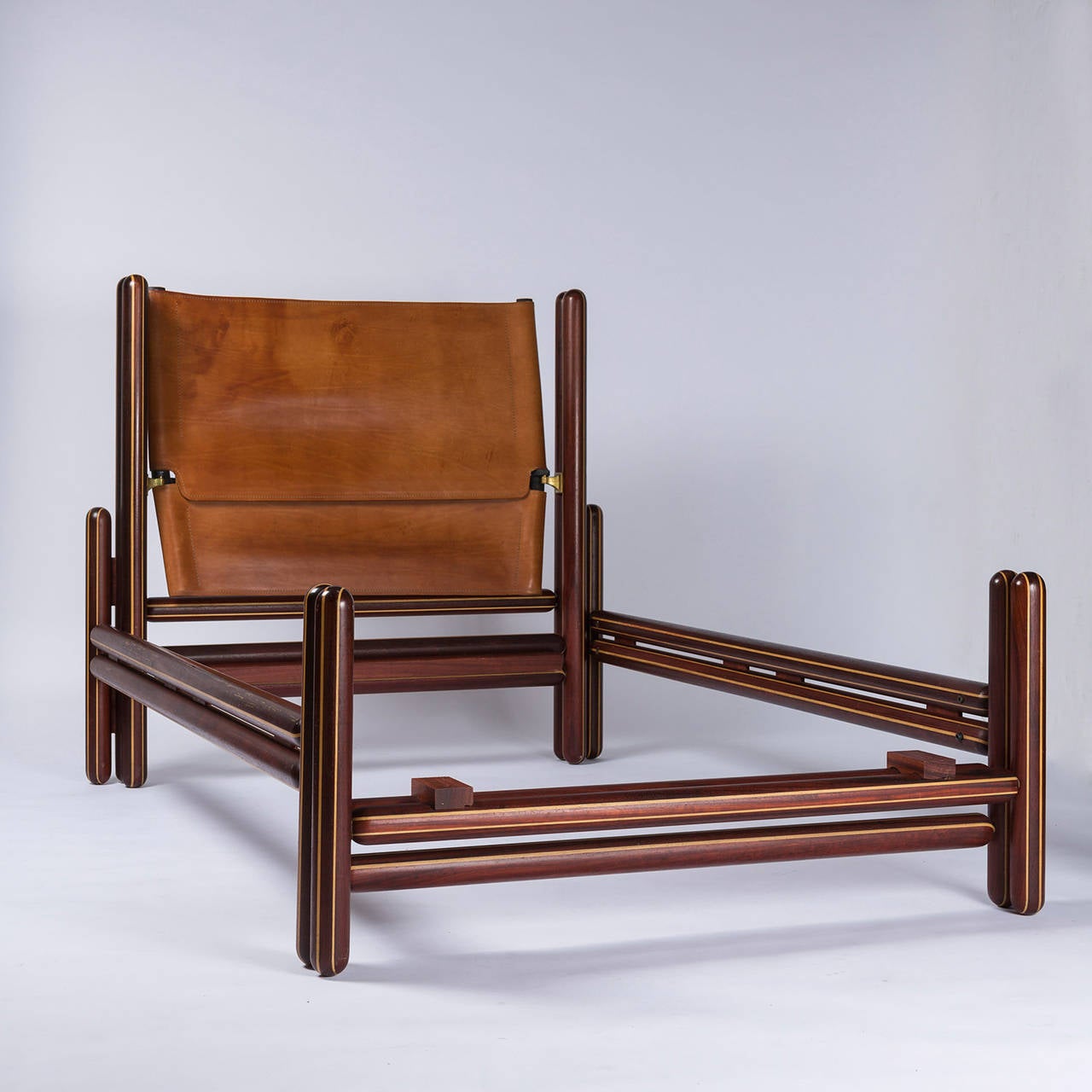 Remarquable lit en bois 
