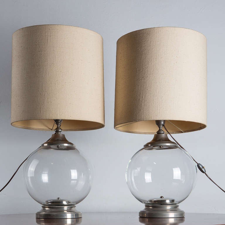 Beautiful pair of Italian Seventies table lamps.
Crystal base and metal parts match elegantly.
Only available as a pair.