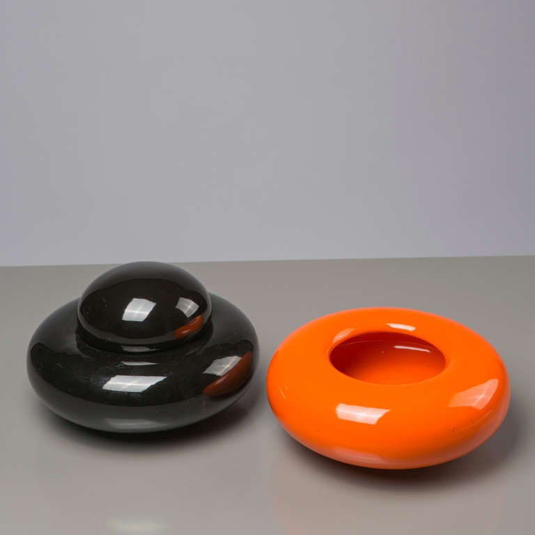 Black centerpiece by Roberto Arioli for Gabbianelli.
Orange piece pictured is not available and not offered here.