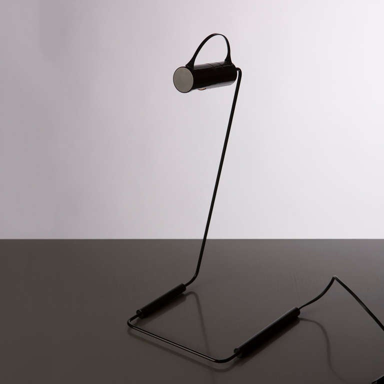 Slalom table lamp by Vico Magistretti for O-Luce.
No-stop drawing for this pure shaped lamp with adjustable shade and structure.