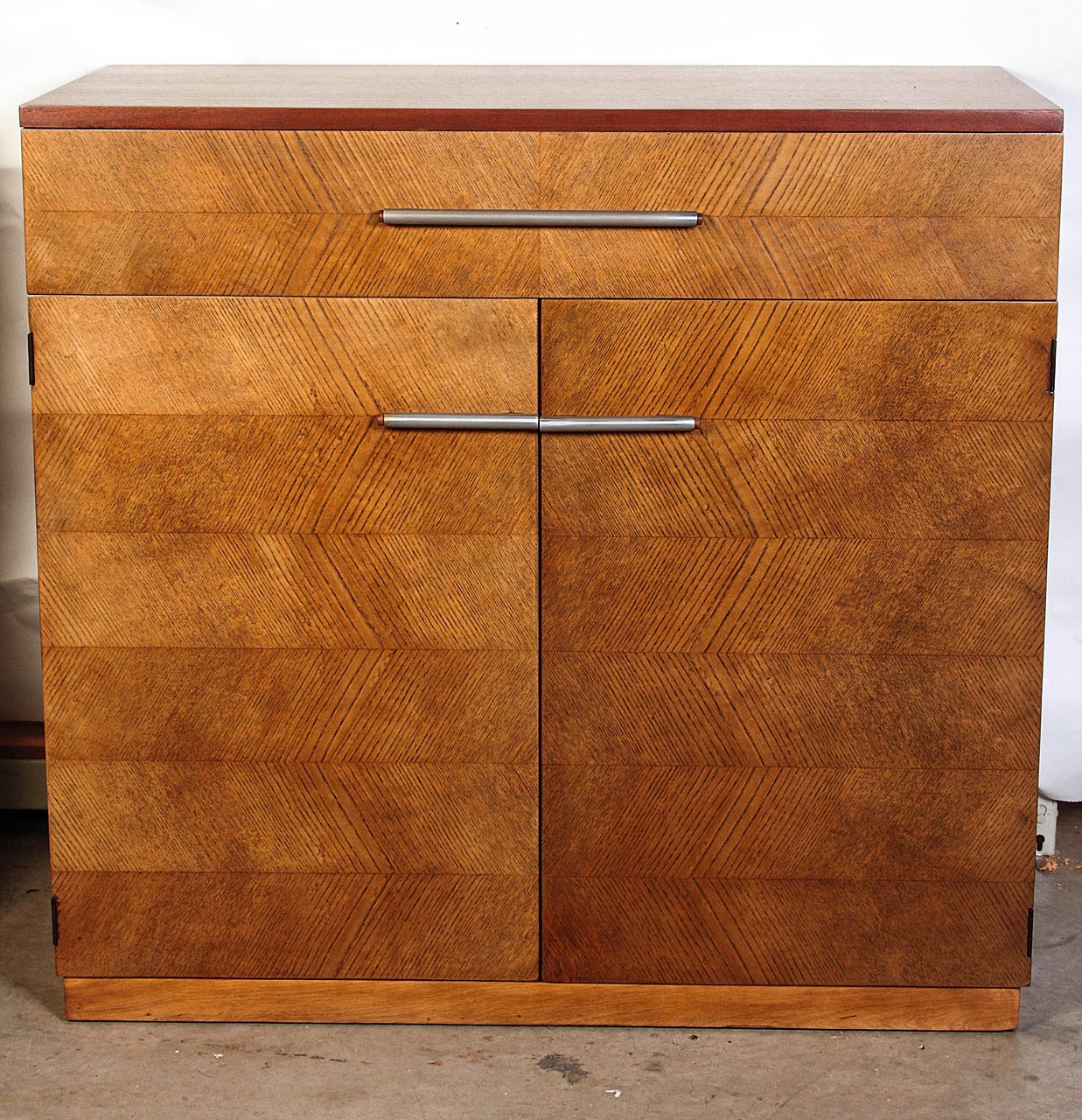 Gilbert Rohde Herman Miller Art Deco 1933 world's fair dressers matched pair

Classic original Rohde century of progress designs, including brushed-pulls with lacquered-wood pull-tips.
Contrasting grain effect.
Very good condition.

Matching