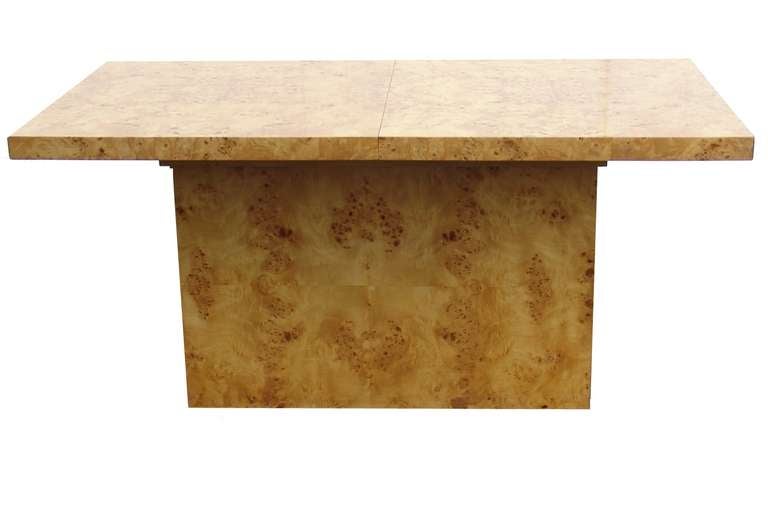 Table de salle à manger danoise en bois de ronce, de style Mid-Century. Il mesure 36