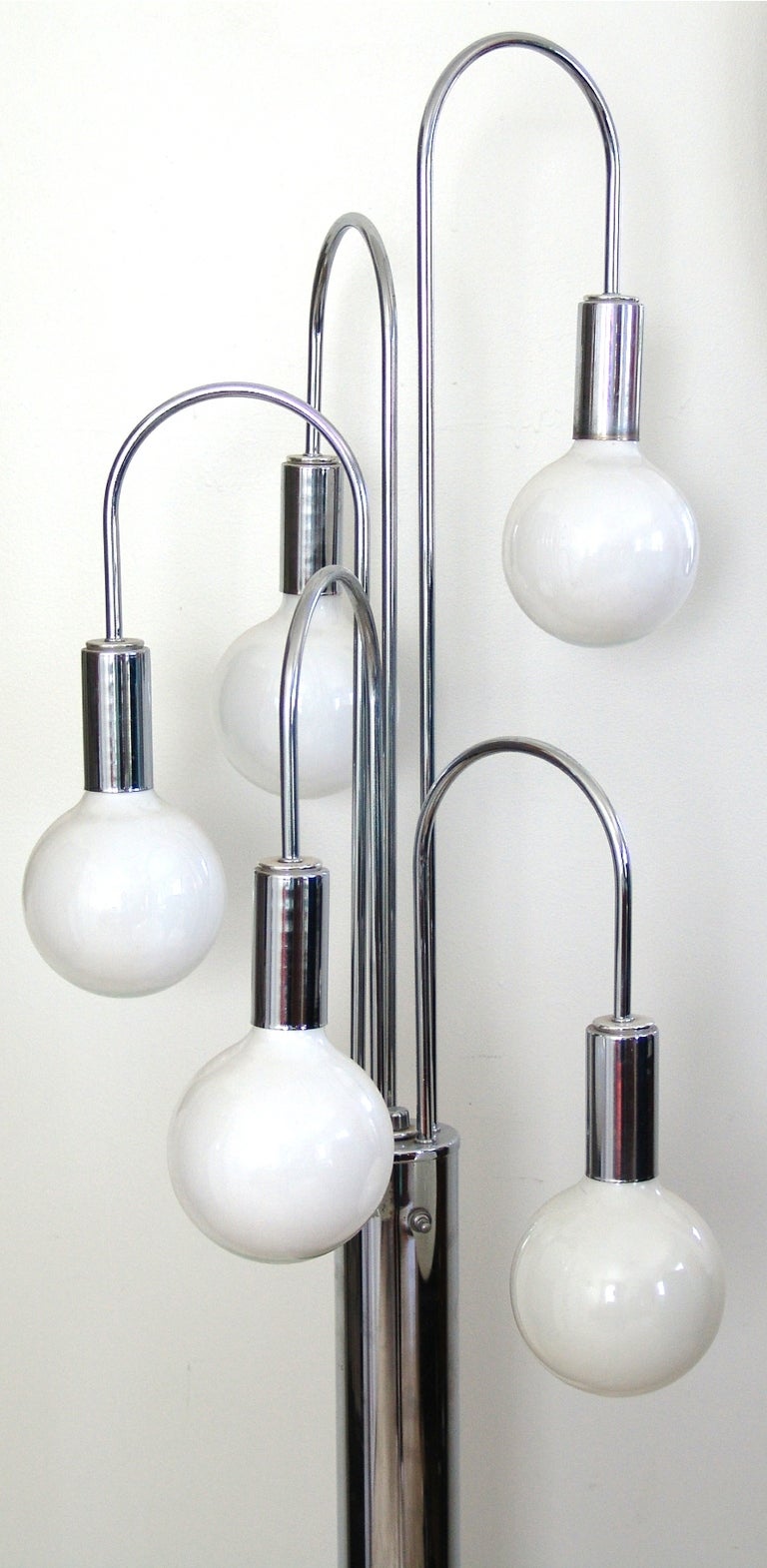Mid-Century moderno Lampada a ragno da terra cromata moderna di metà secolo in vendita