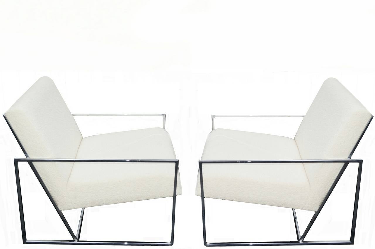 Pair of lounge chairs. In the style of Milo Baughman