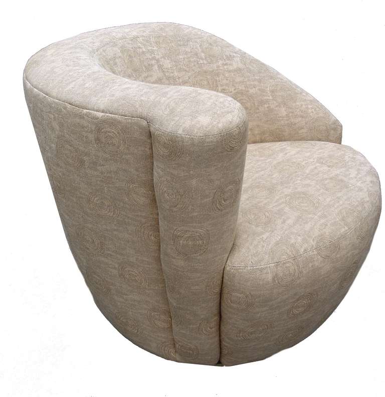 Pair of Contemporary Swivel Lounge Chairs 1