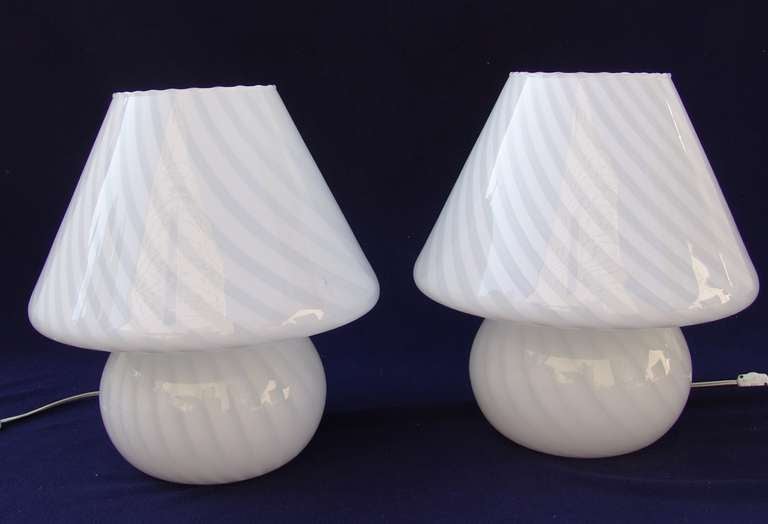 Pair of White Swirl Art Glass Vistosi Murano Table Lamps In Excellent Condition In Wayne, NJ