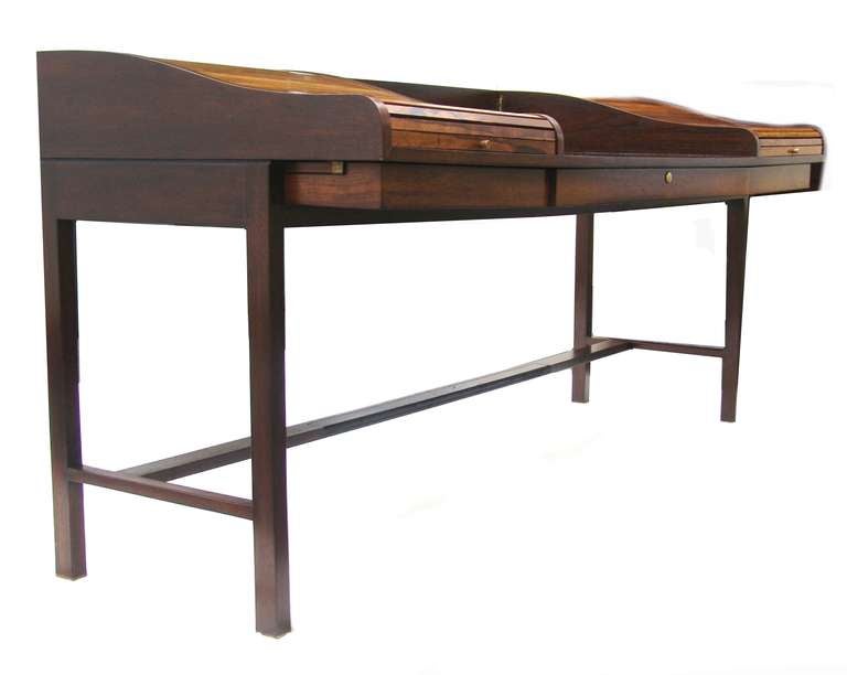 Edward Wormley for Dunbar Mid-Century Modern Rosewood Roll-Top Desk In Good Condition In Wayne, NJ