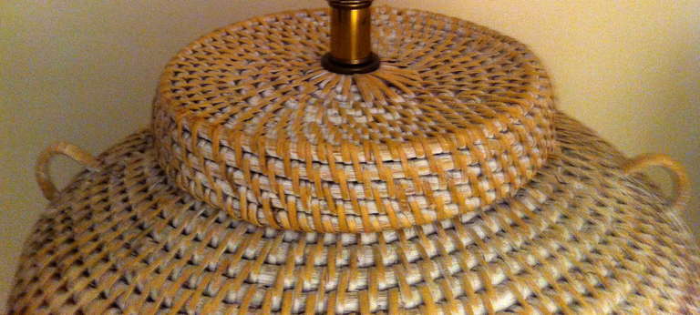 Pair of Mid-Century Modern Urn Form Woven Basket Table Lamps In Excellent Condition In West Palm Beach, FL