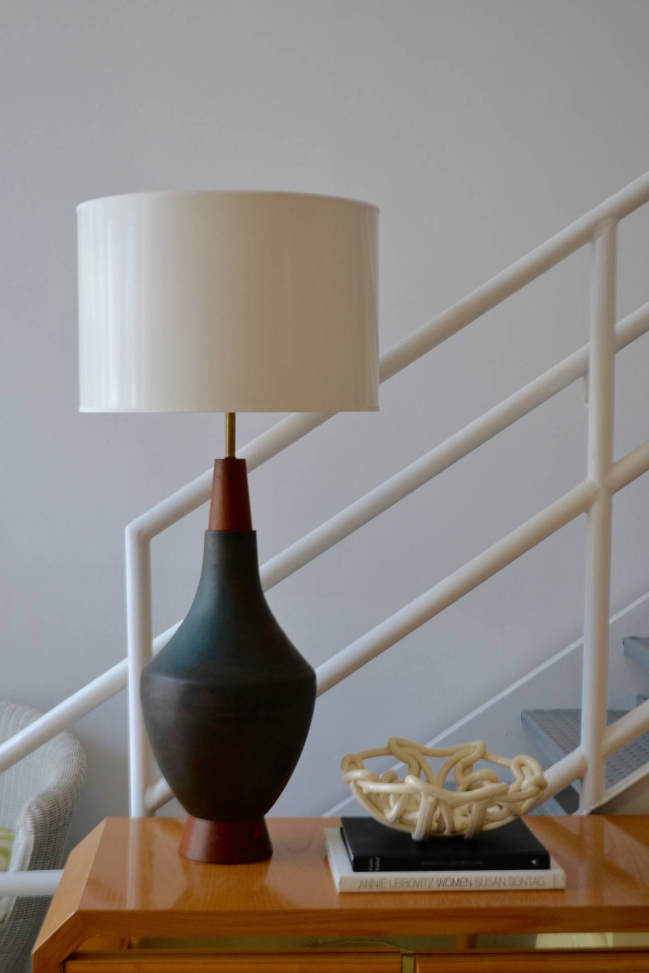 Mid-Century Modern Ceramic Table Lamp In Excellent Condition In West Palm Beach, FL