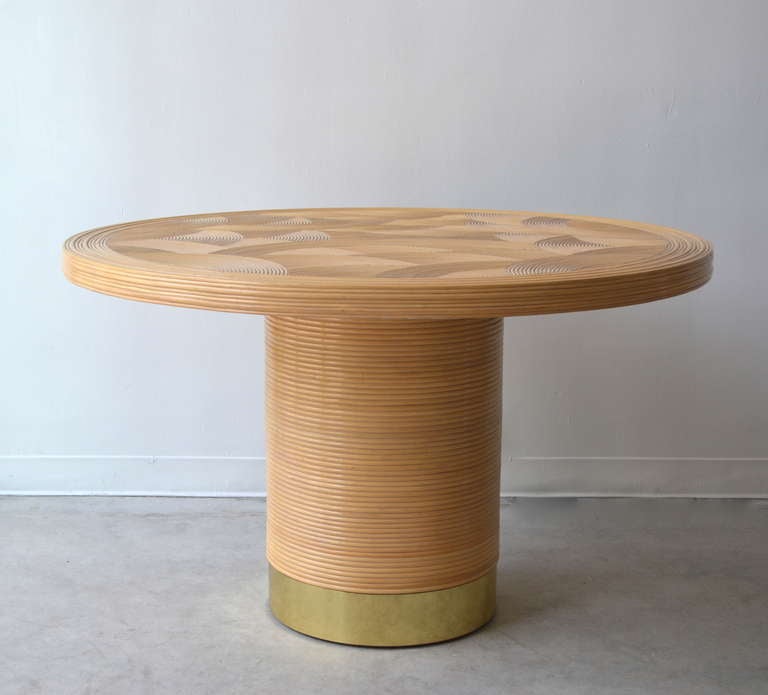 Striking split reed games table / dining table by Harrison Van Horn, c. 1980s. This stunning and superbly crafted round center hall table is custom designed with a decorative interlocking concentric circle patterned top mounted on a center pedestal