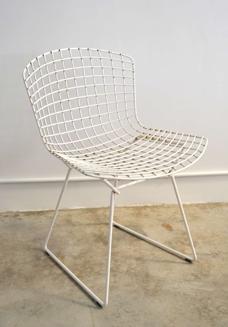 Set of White Bertoia Dining Chairs 1