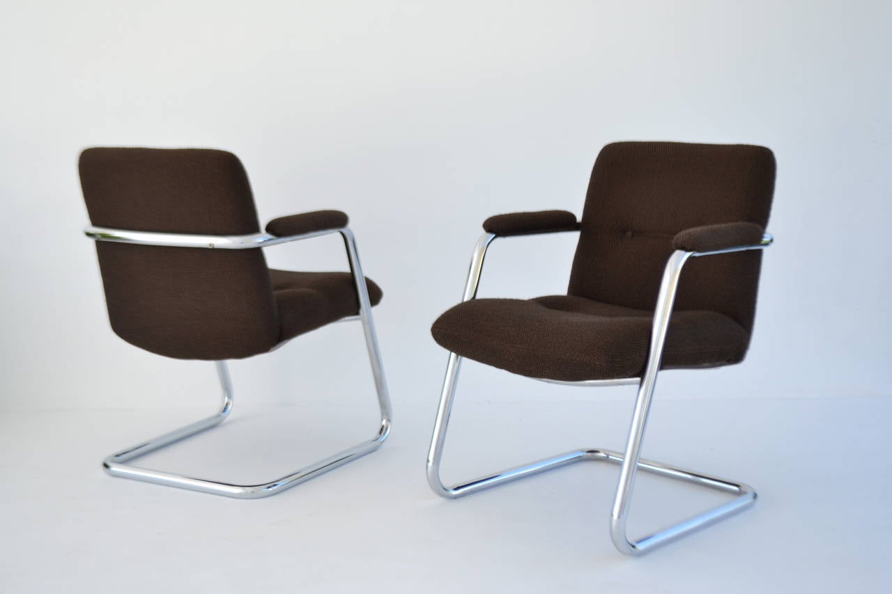 Pair of Mid-Century Lounge Chairs 4